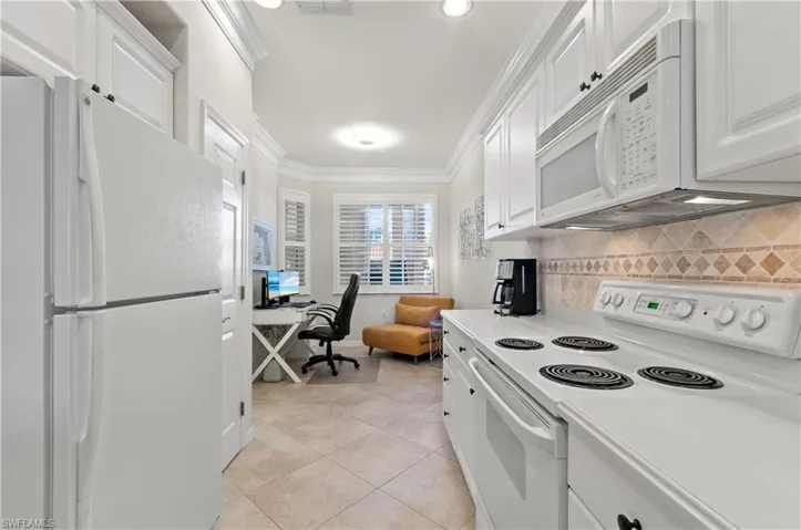 4844  Hampshire  CT, Naples, FL 34112