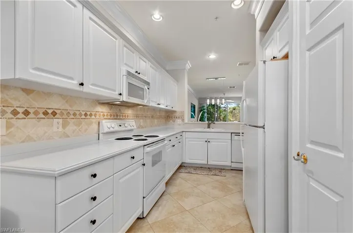 4844  Hampshire  CT, Naples, FL 34112
