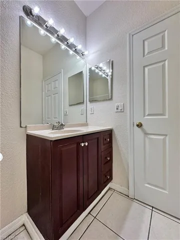 530 Kilgour Ave, Lehigh Acres, Florida 33974