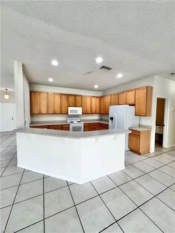 530 Kilgour Ave, Lehigh Acres, Florida 33974