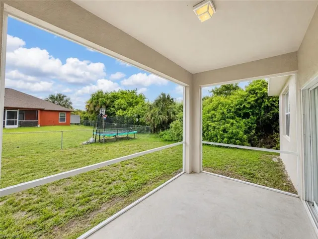 530 Kilgour Ave, Lehigh Acres, Florida 33974