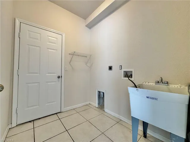 530 Kilgour Ave, Lehigh Acres, Florida 33974