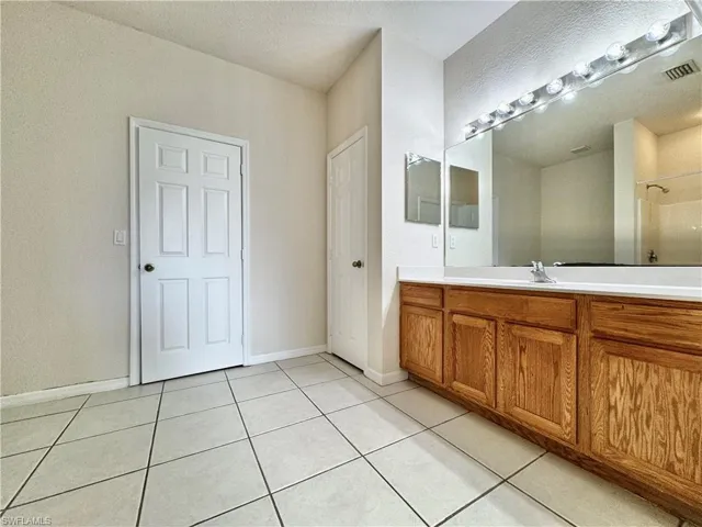 530 Kilgour Ave, Lehigh Acres, Florida 33974