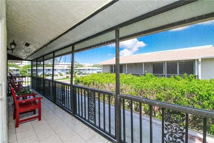 239  Palm  DR, Naples, FL 34112