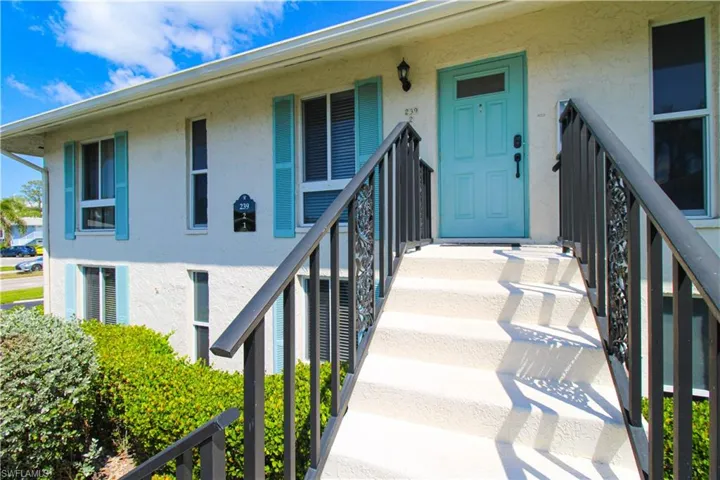 239  Palm  DR, Naples, FL 34112