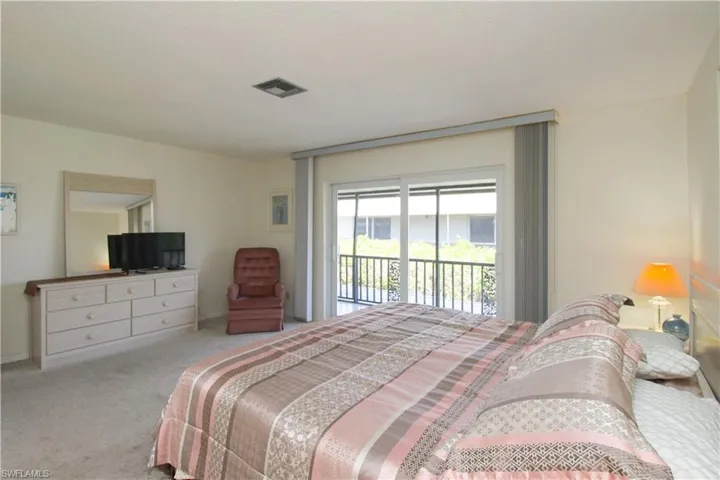 239  Palm  DR, Naples, FL 34112