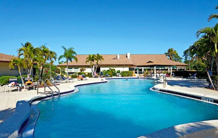239  Palm  DR, Naples, FL 34112