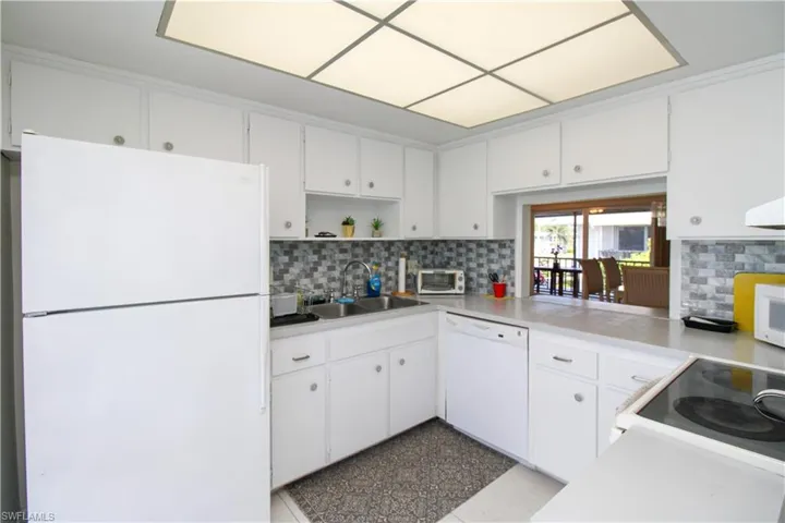 239  Palm  DR, Naples, FL 34112