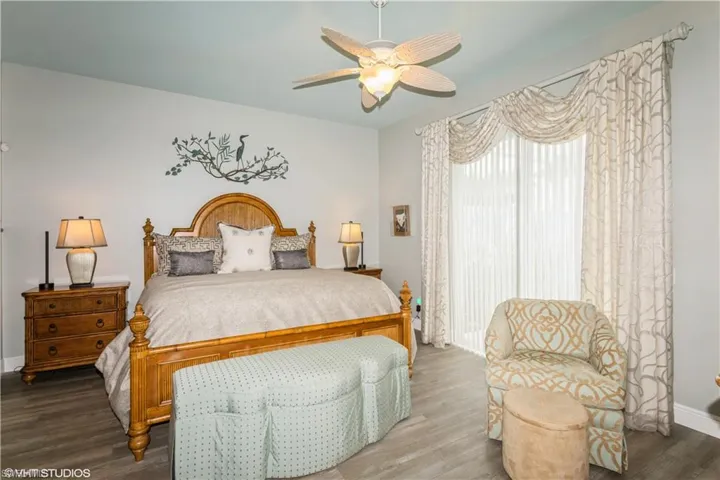 OVERSIZED MAIN BEDROOM