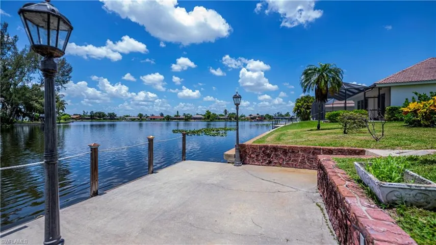 Private dock for fishing or kayaking or simply relaxing!