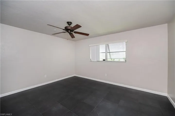 Large guest bedroom-2