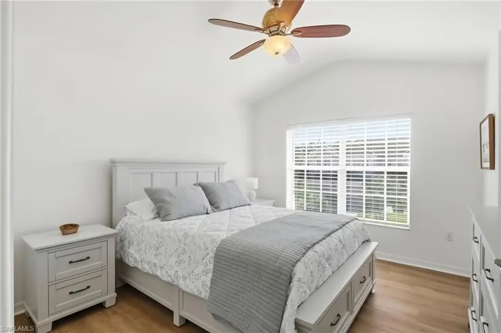 Guest bedroom-Queen size bed