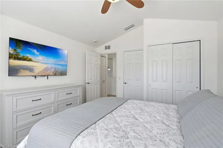 Guest bedroom-Queen size bed