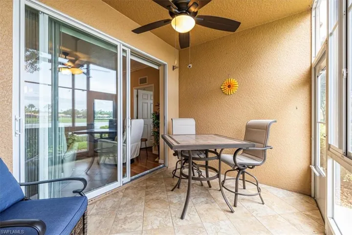 Sunroom / solarium with ceiling fan