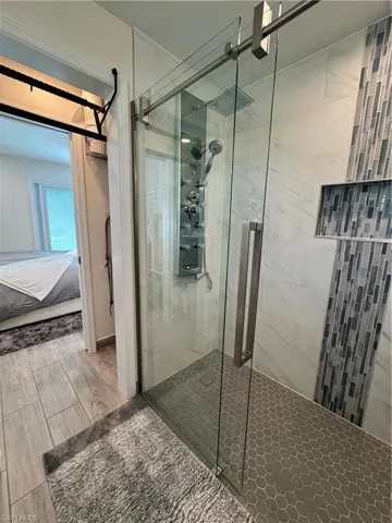 Modern Ensuite bathroom