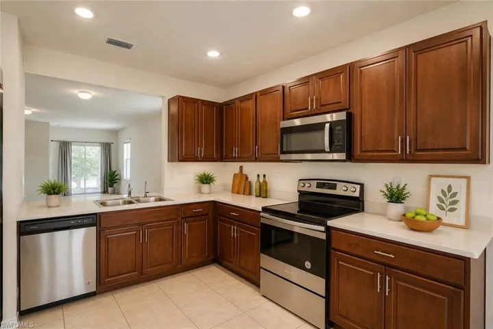 2220 NE 5th  AVE, Cape Coral, FL 33909
