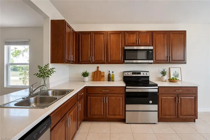 2220 NE 5th  AVE, Cape Coral, FL 33909