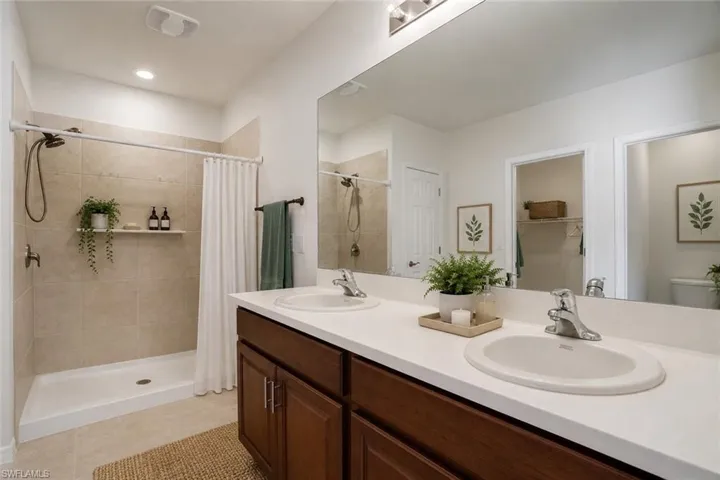 2220 NE 5th  AVE, Cape Coral, FL 33909