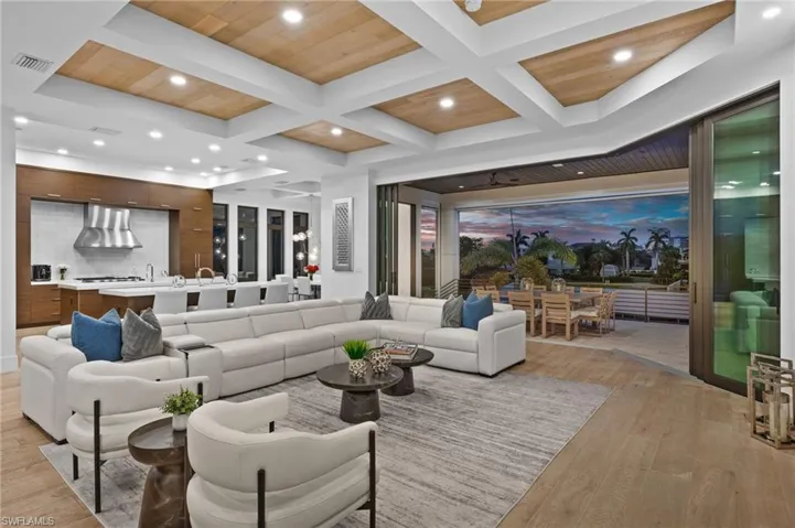 380 Trade Winds Ave, Naples, Florida 34108