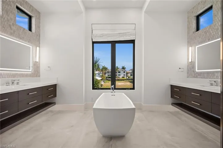 380 Trade Winds Ave, Naples, Florida 34108