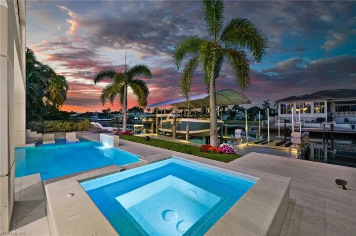 380 Trade Winds Ave, Naples, Florida 34108