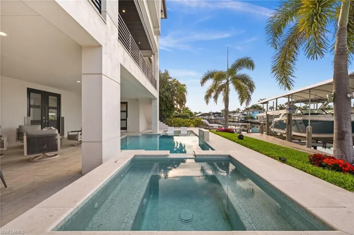 380 Trade Winds Ave, Naples, Florida 34108