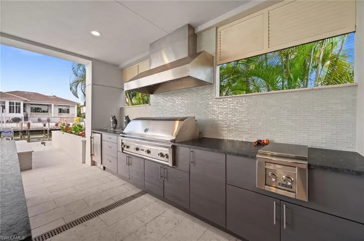 380 Trade Winds Ave, Naples, Florida 34108