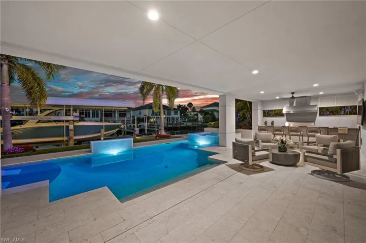 380 Trade Winds Ave, Naples, Florida 34108