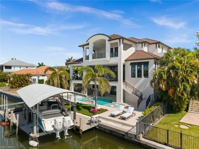 380 Trade Winds Ave, Naples, Florida 34108
