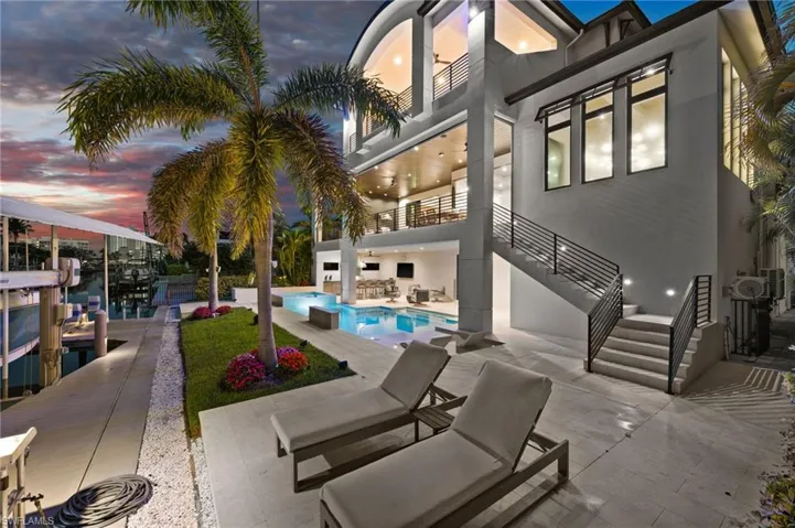 380 Trade Winds Ave, Naples, Florida 34108