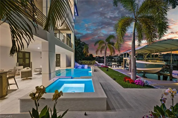 380 Trade Winds Ave, Naples, Florida 34108