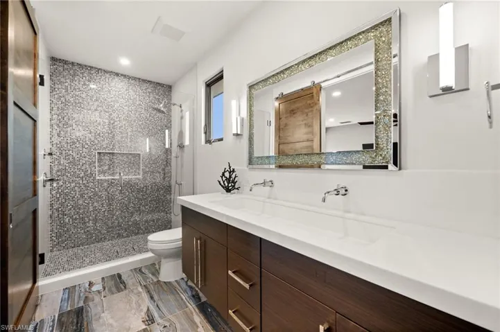 380 Trade Winds Ave, Naples, Florida 34108