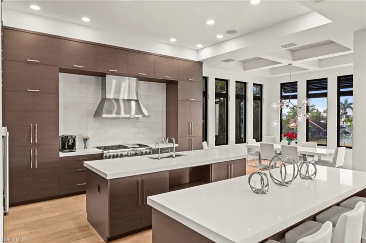 380 Trade Winds Ave, Naples, Florida 34108