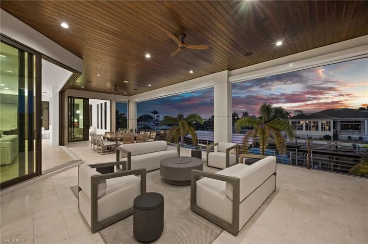 380 Trade Winds Ave, Naples, Florida 34108