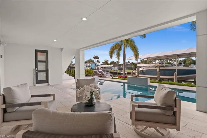 380 Trade Winds Ave, Naples, Florida 34108