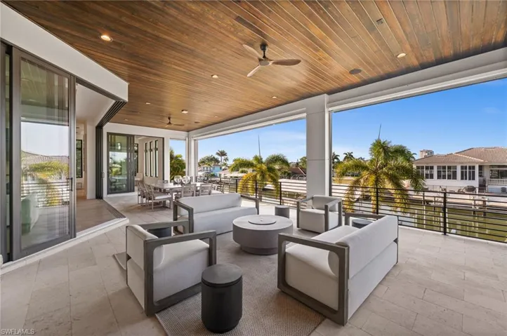 380 Trade Winds Ave, Naples, Florida 34108