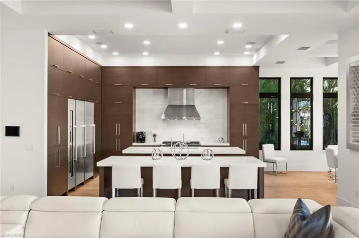 380 Trade Winds Ave, Naples, Florida 34108