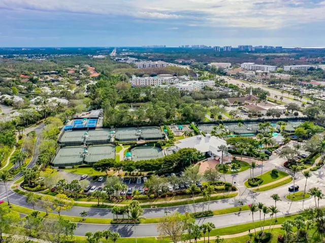 1033  Silverstrand  DR, Naples, FL 34110