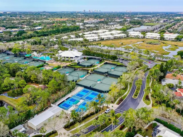 1033  Silverstrand  DR, Naples, FL 34110