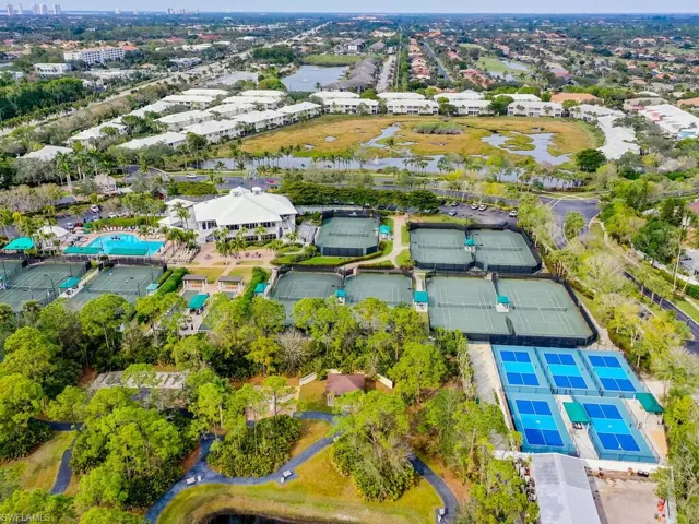 1033  Silverstrand  DR, Naples, FL 34110