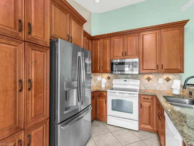 1033  Silverstrand  DR, Naples, FL 34110