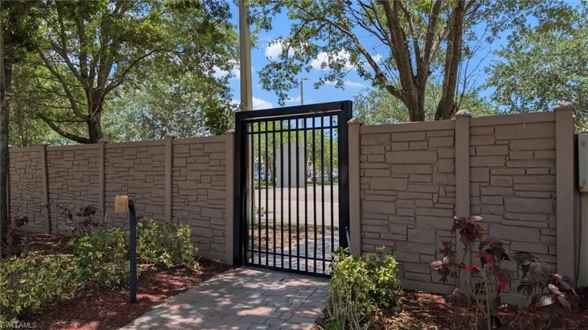 1806  Concordia Lake  CIR, Cape Coral, FL 33909