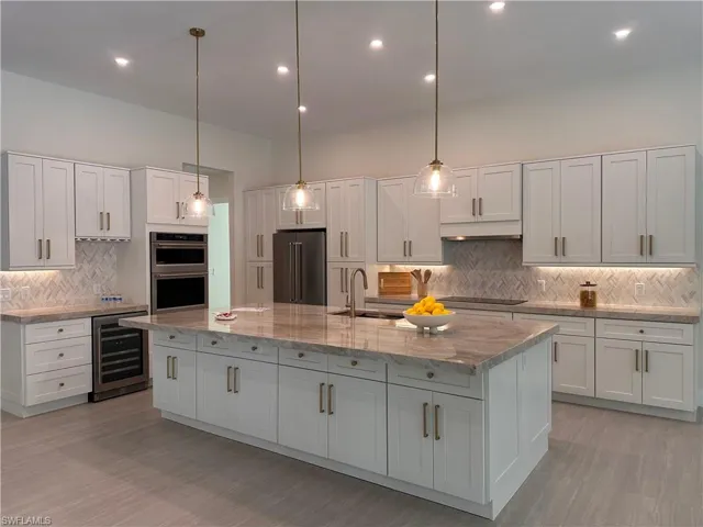 382 39th Ave Ne, Naples, Florida 34120
