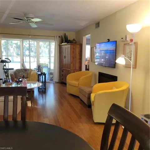 200  Valley Stream  DR, Naples, FL 34113