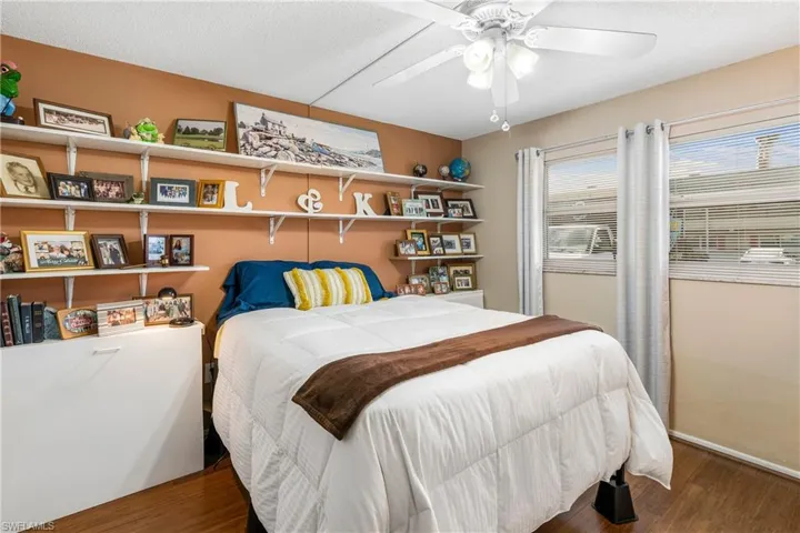 200 Valley Stream Dr 4b, Naples, Florida 34113