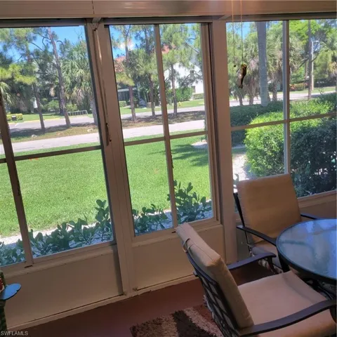 200  Valley Stream  DR, Naples, FL 34113