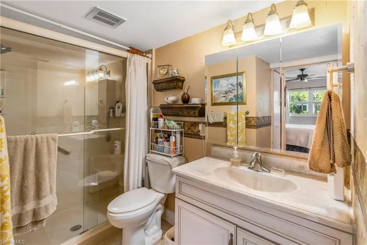 200 Valley Stream Dr 4b, Naples, Florida 34113