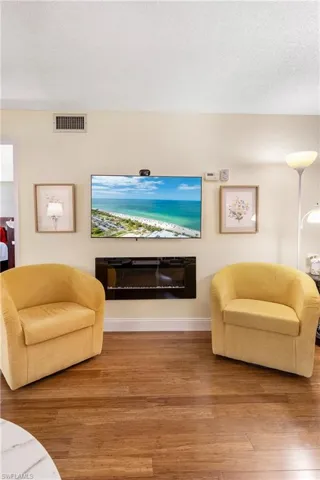 200 Valley Stream Dr 4b, Naples, Florida 34113