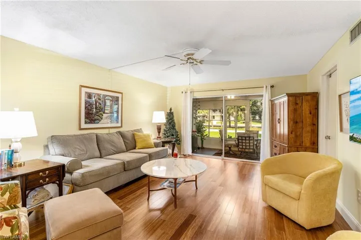 200 Valley Stream Dr 4b, Naples, Florida 34113