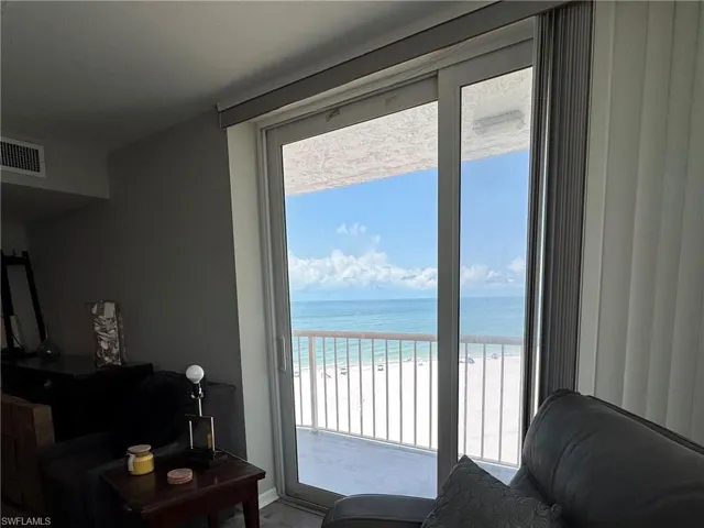 Living room with view of Beach